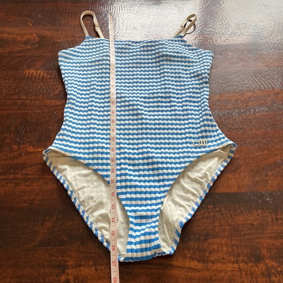 Solid & Striped The Nina One Piece Swimsuit Azure Stripe Size XL - Picture 15 of 16